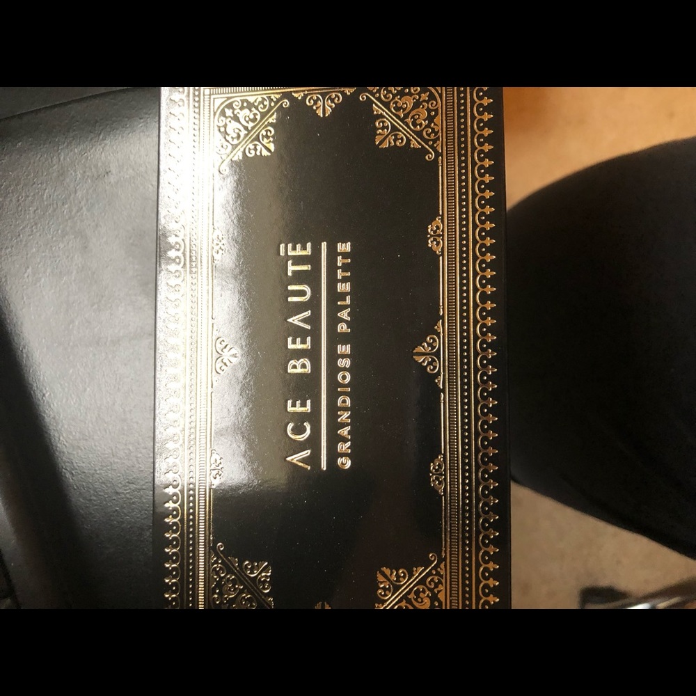 Ace beaute eyeshadow palette